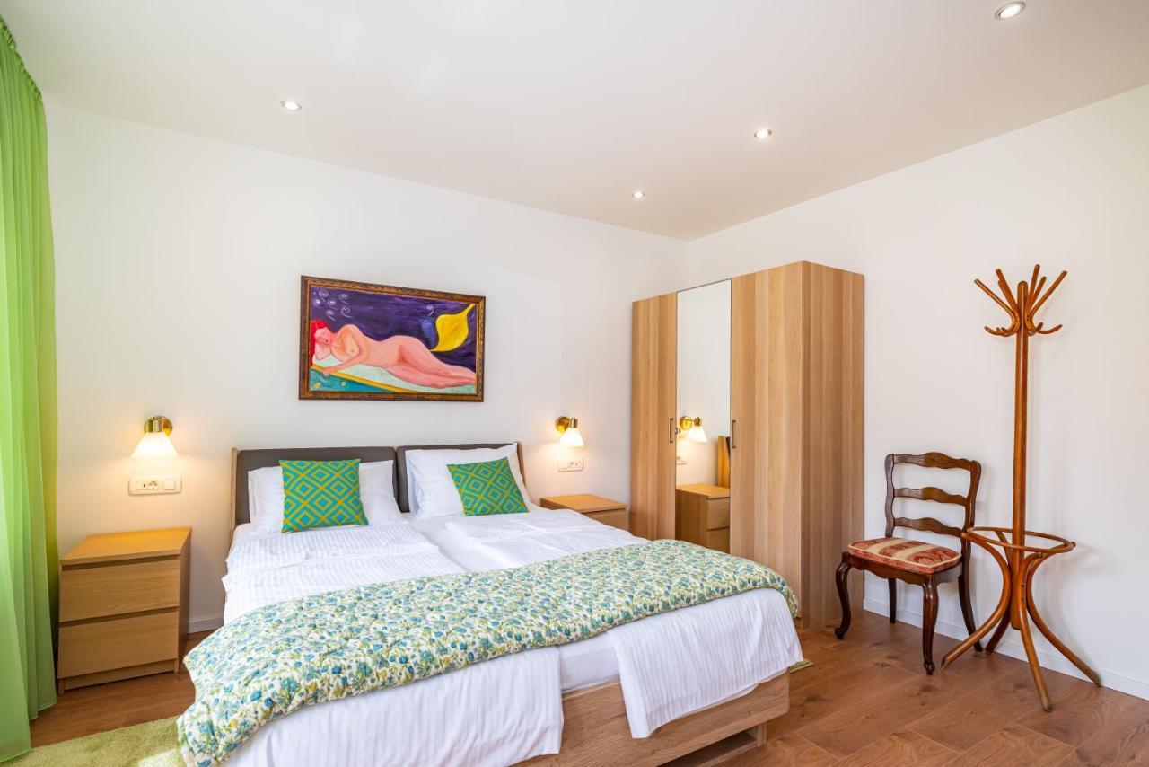 Ida Arts Apartments Zara Esterno foto