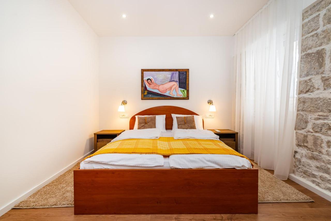 Ida Arts Apartments Zara Esterno foto