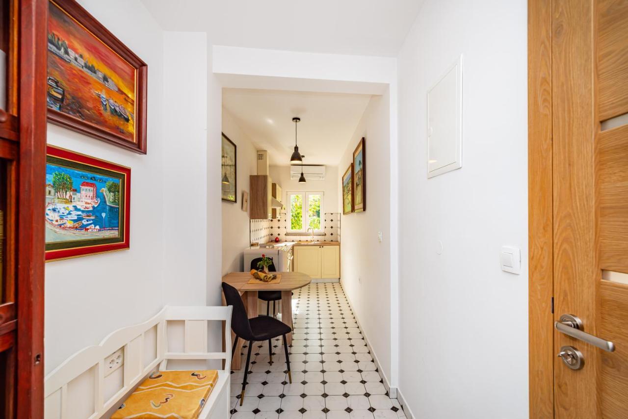 Ida Arts Apartments Zara Esterno foto
